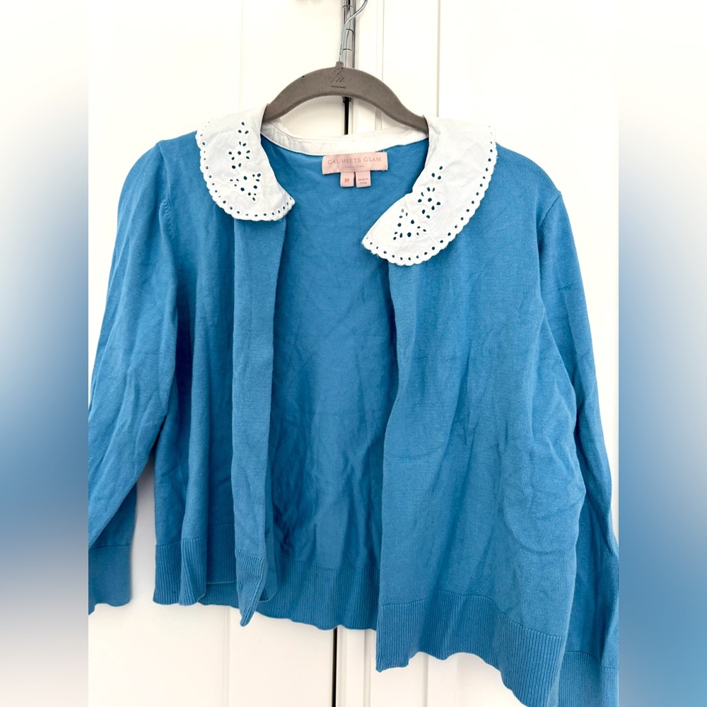 Gal Meets Glam open front cardigan. Light blue with white accent collar. Size M.